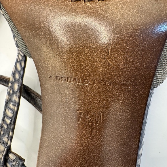 Donald Pliner luxury brand Stylish Gray Sandals size 7.5 - Picture 5 of 6